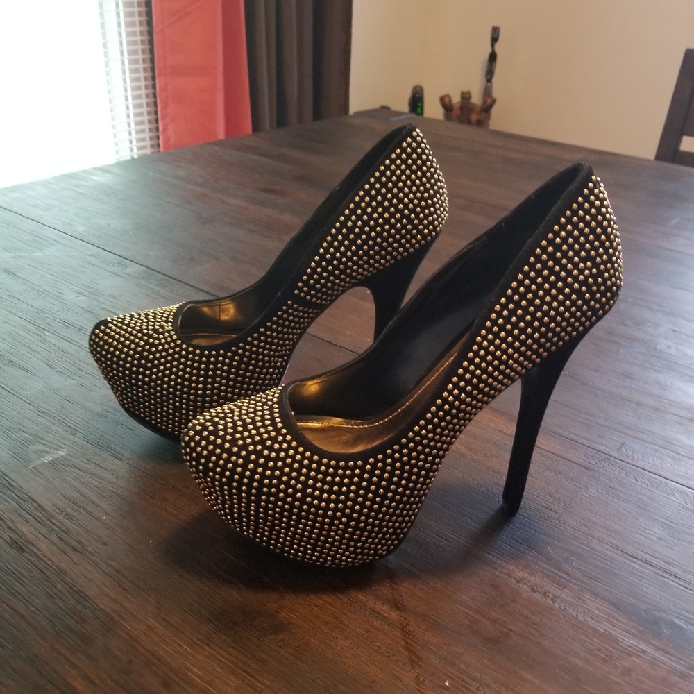 Shoes - Picture 1 of 1
